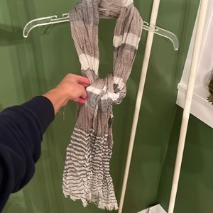 Lightweight neck scarf / thin shall. PERFECT FOR ALL SEASONS!